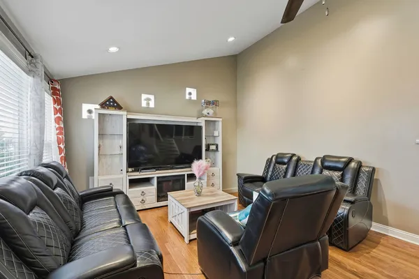 $349,900 | 9829 South 51st Avenue, Oak Lawn, IL 60453