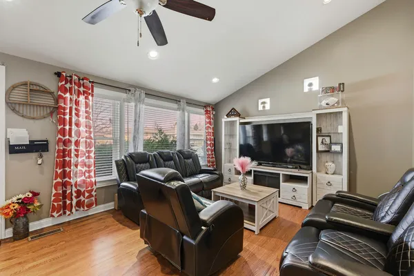 $349,900 | 9829 South 51st Avenue, Oak Lawn, IL 60453