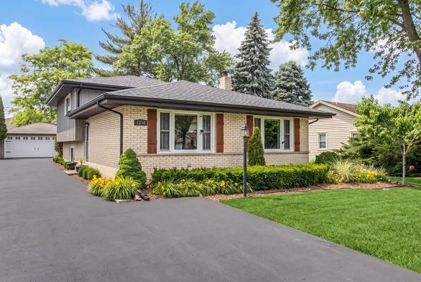 $529,900 | 1214 South Pine Avenue, Arlington Heights, IL 60005