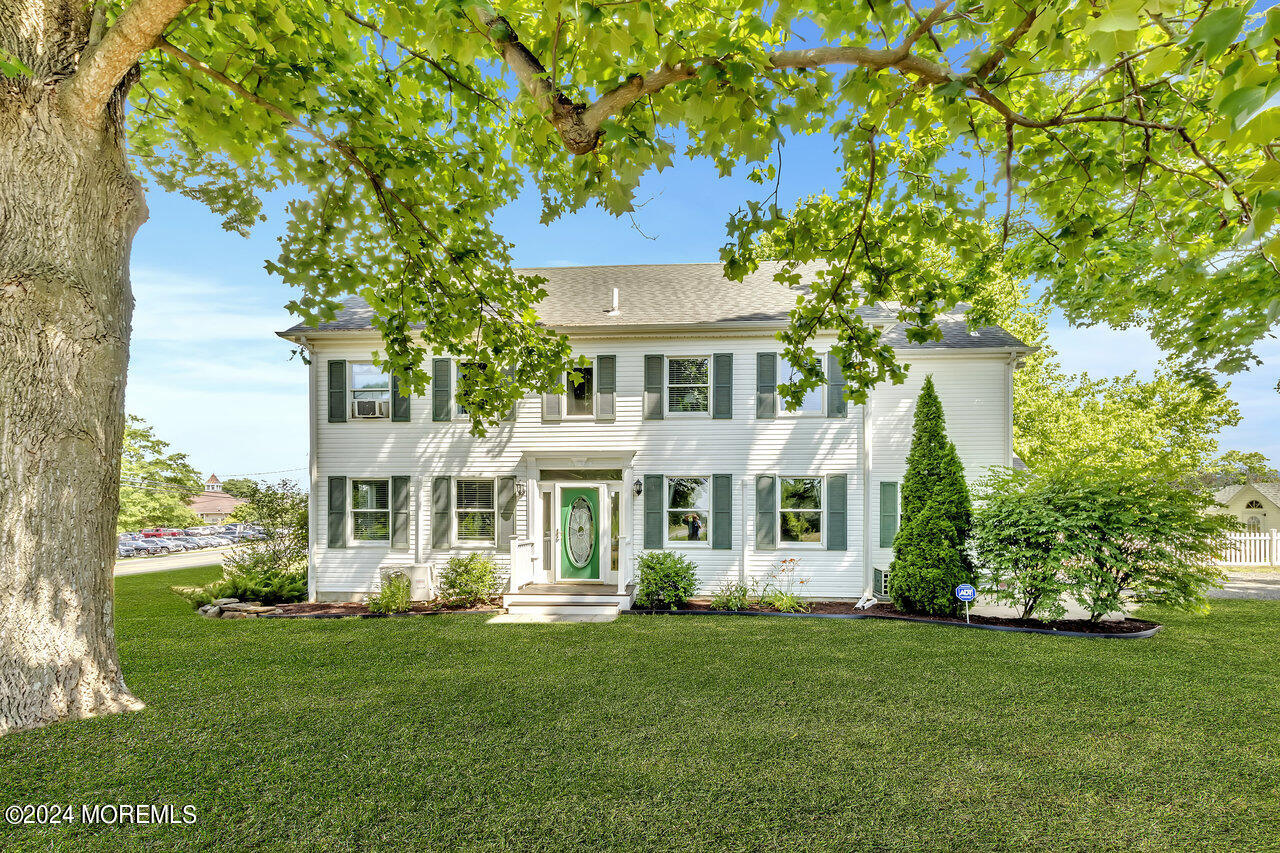 238 County Road 539 Cream Ridge, NJ 08514 - Photo 7 of 32 a front view of a house with a garden