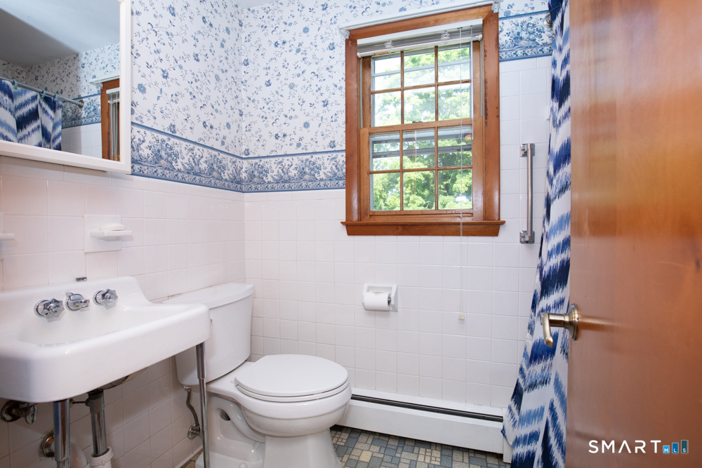 153 Fiesta Heights Meriden, CT 06451 - Photo 28 of 32 Full bathroom