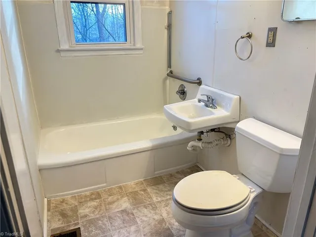 $965 | 2739 Konnoak Drive, Winston-Salem, NC 27127