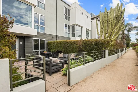 $1,795,000 | 310 Washington Boulevard, Unit 504, Marina del Rey, CA 90292
