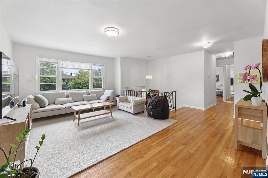 195 4th Street Cresskill, NJ 07626 - Photo 7 of 23