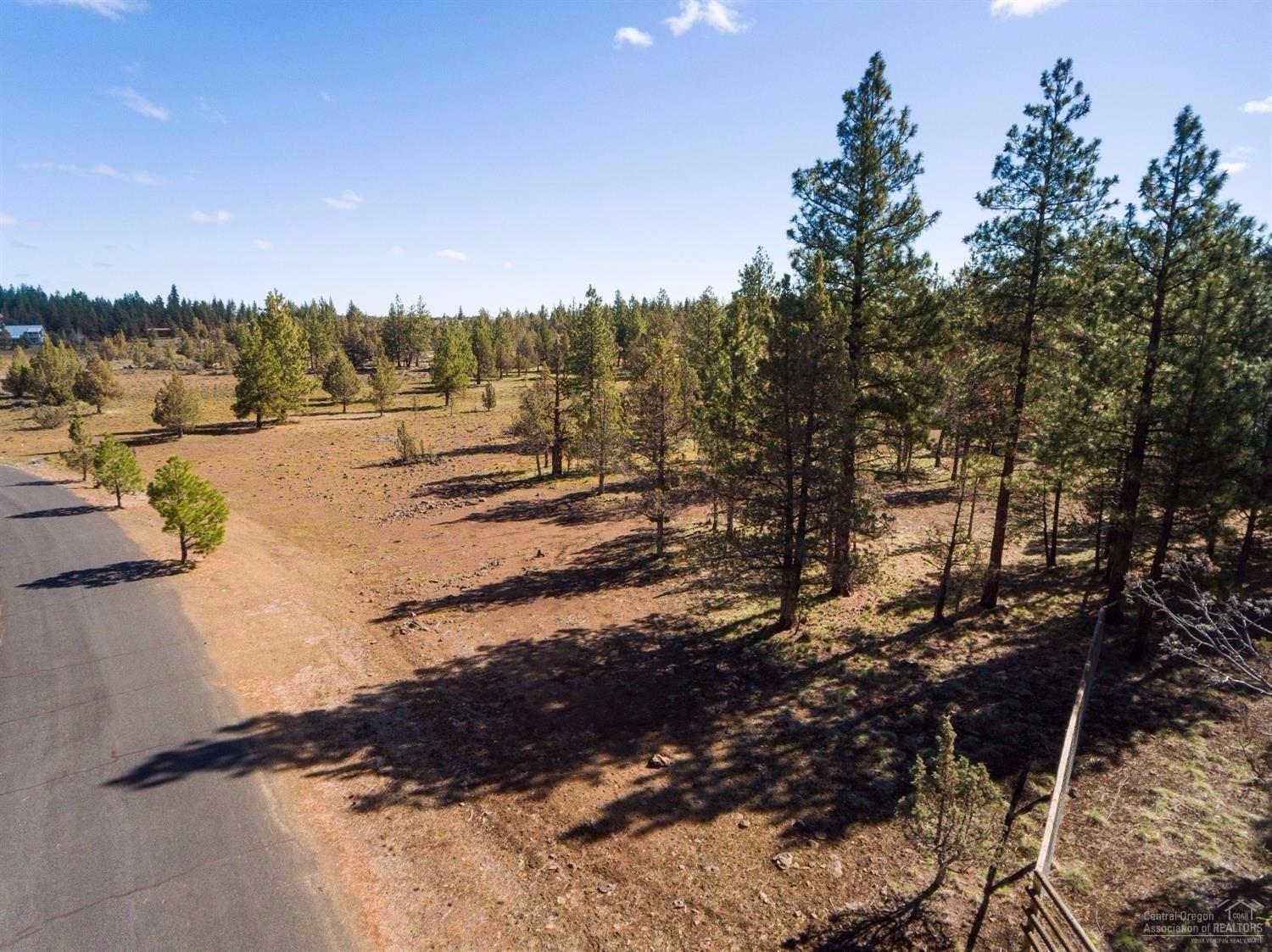 16199 Foothill Loop Sisters, OR 97759 - Photo 6 of 17 Overview showing lot property corner tha