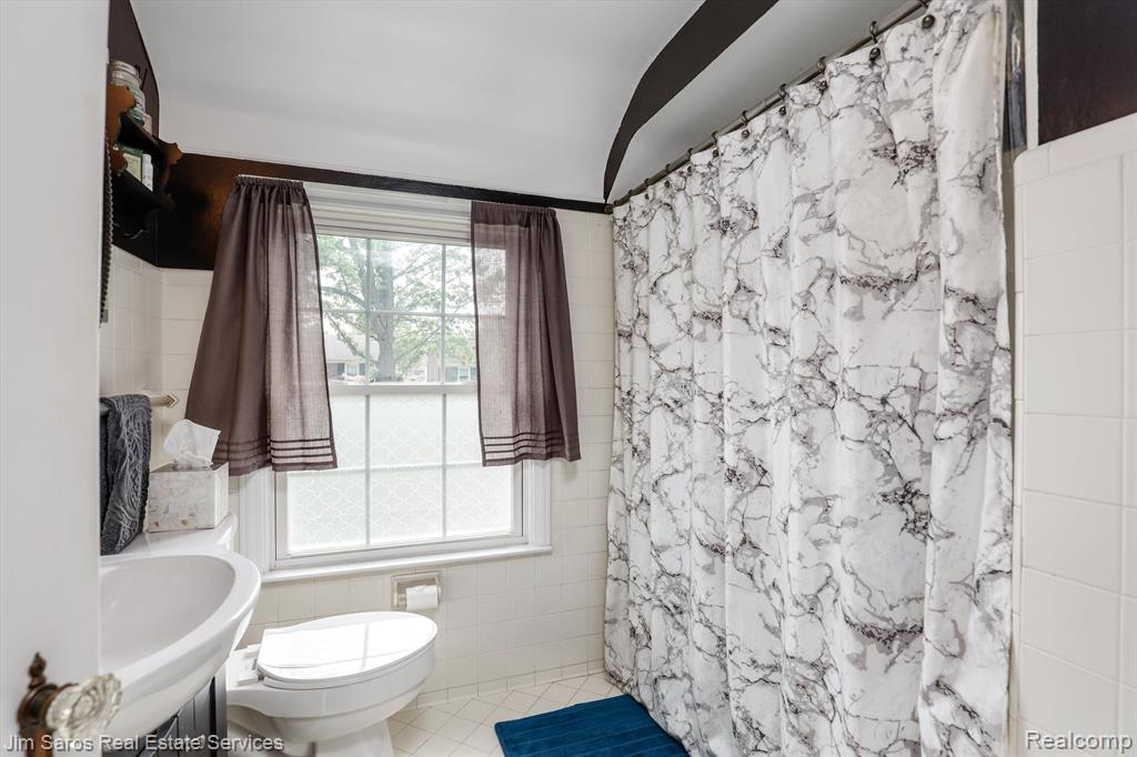 1322 Hampton Road Grosse Pointe Woods, MI 48236 - Photo 29 of 42
