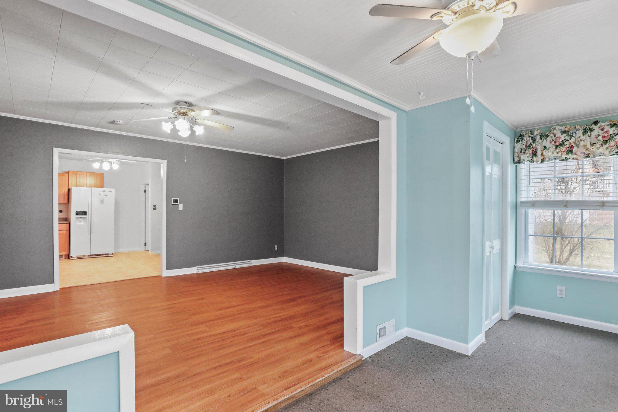724 Interval Road Hagerstown, MD 21740 - Photo 8 of 38 Sunroom/sitting room.