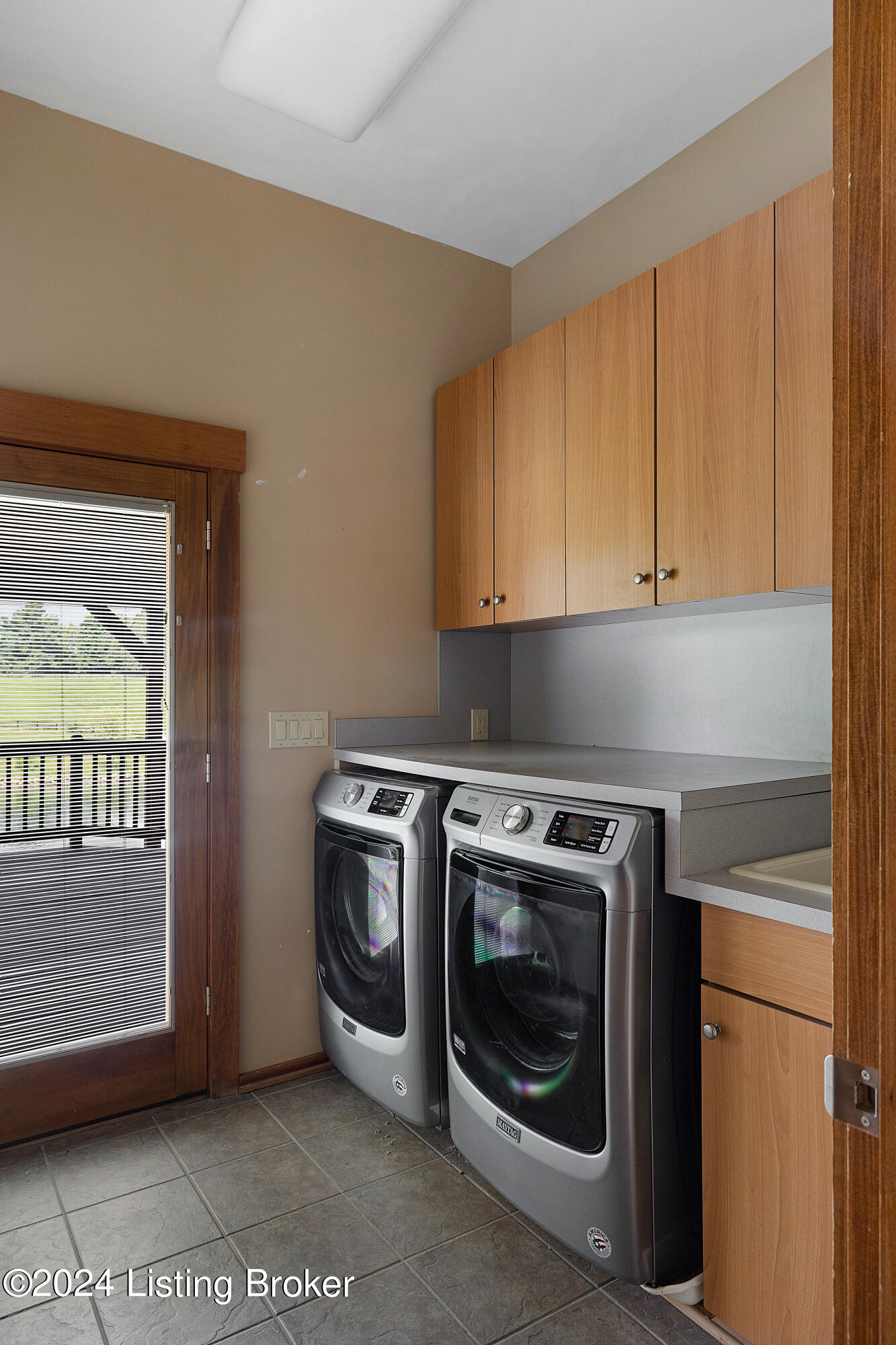 5908 Aiken Road Louisville, KY 40245 - Photo 45 of 86 Laundry Room