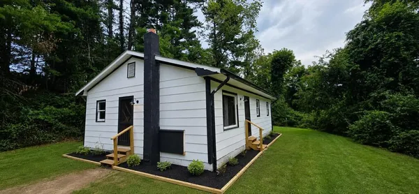 a view of backyard with a small cabin