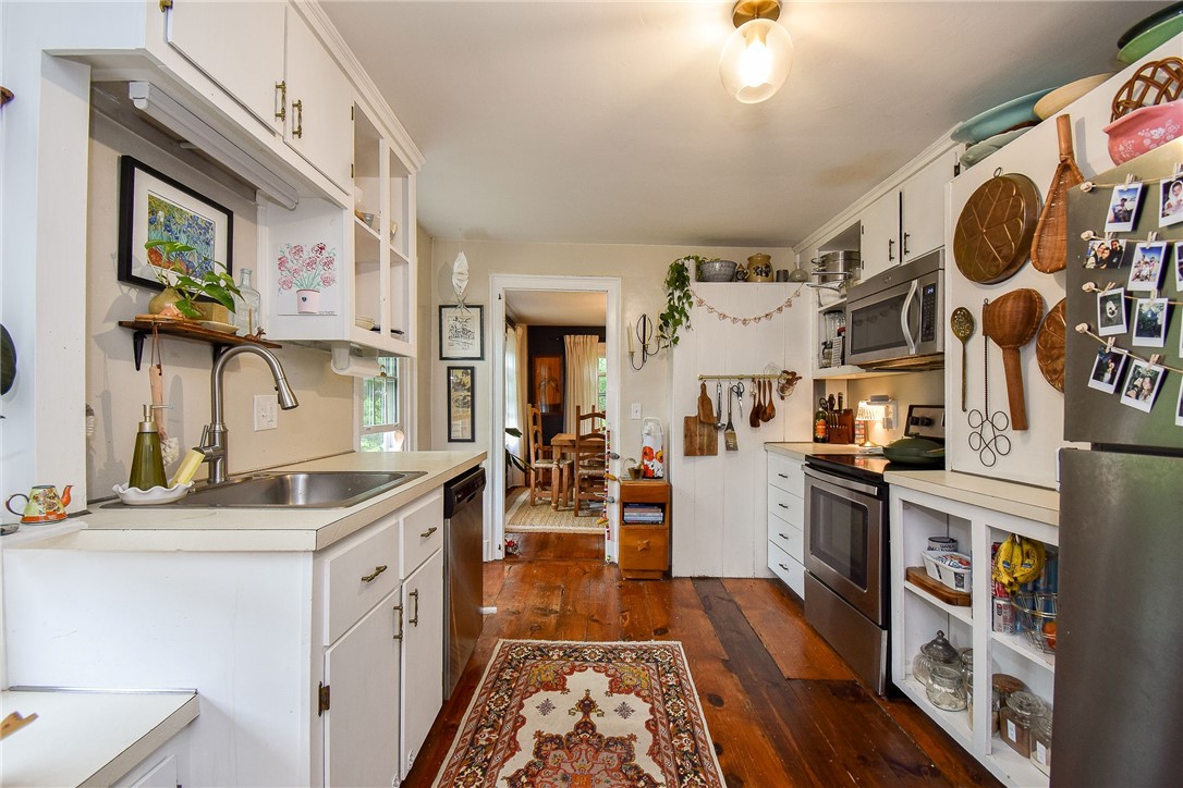 195 Town Farm Road Coventry, RI 02816 - Photo 16 of 47 2nd floor kitchen