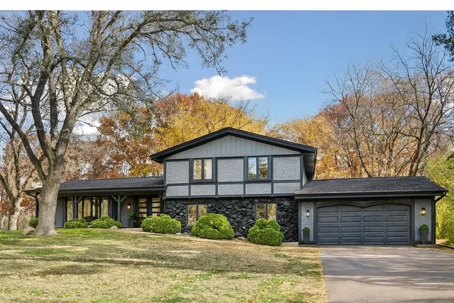 $929,900 | 2841 Mayfield Road, Minnetonka, MN 55391