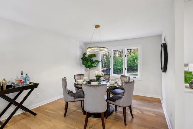 $929,900 | 2841 Mayfield Road, Minnetonka, MN 55391