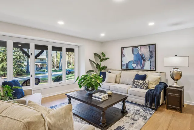 $929,900 | 2841 Mayfield Road, Minnetonka, MN 55391