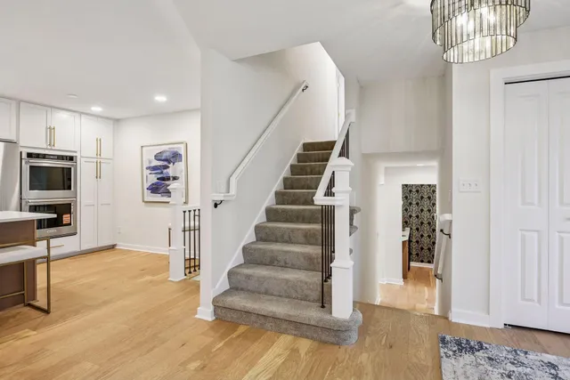 $929,900 | 2841 Mayfield Road, Minnetonka, MN 55391