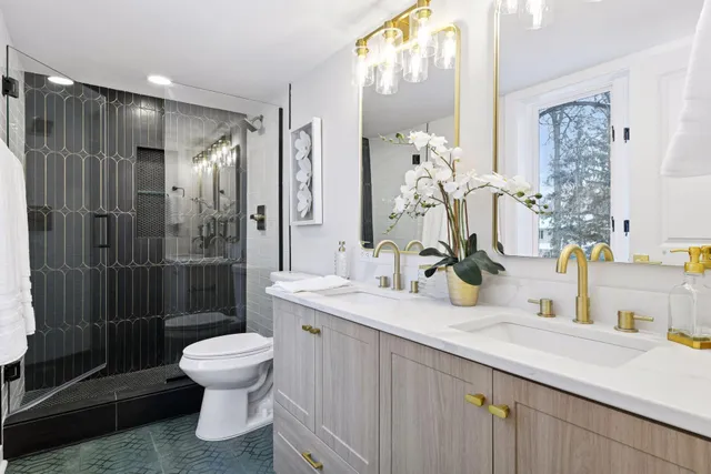 $929,900 | 2841 Mayfield Road, Minnetonka, MN 55391