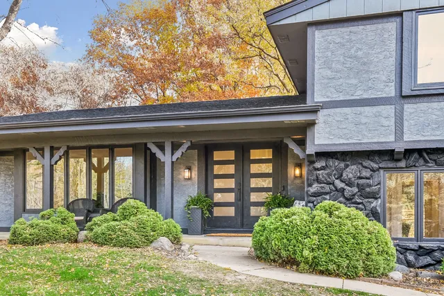 $929,900 | 2841 Mayfield Road, Minnetonka, MN 55391