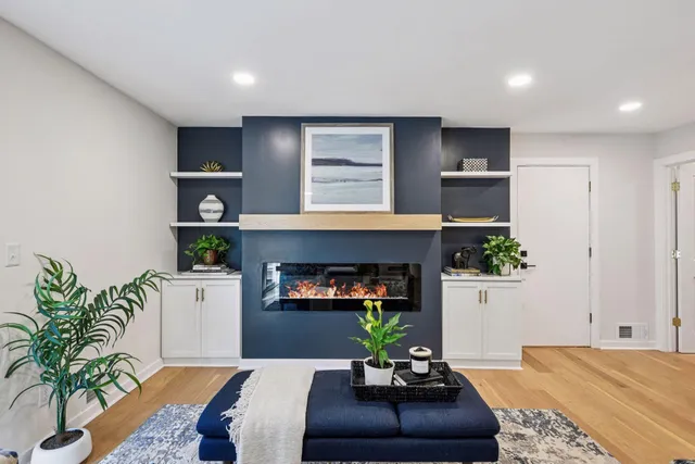 $929,900 | 2841 Mayfield Road, Minnetonka, MN 55391