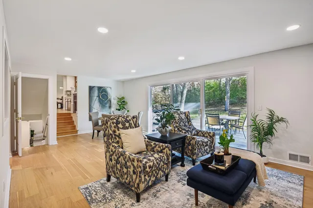 $929,900 | 2841 Mayfield Road, Minnetonka, MN 55391