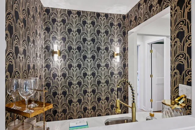 $929,900 | 2841 Mayfield Road, Minnetonka, MN 55391