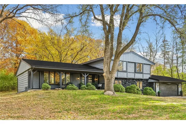 $929,900 | 2841 Mayfield Road, Minnetonka, MN 55391