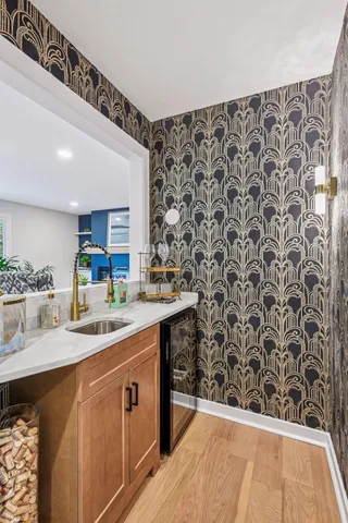 $929,900 | 2841 Mayfield Road, Minnetonka, MN 55391