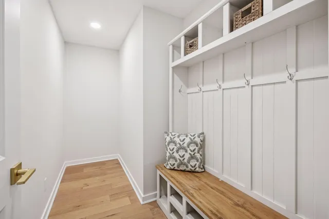 $929,900 | 2841 Mayfield Road, Minnetonka, MN 55391