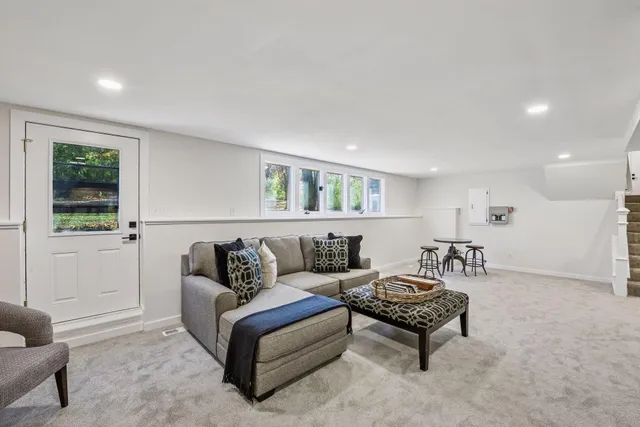 $929,900 | 2841 Mayfield Road, Minnetonka, MN 55391