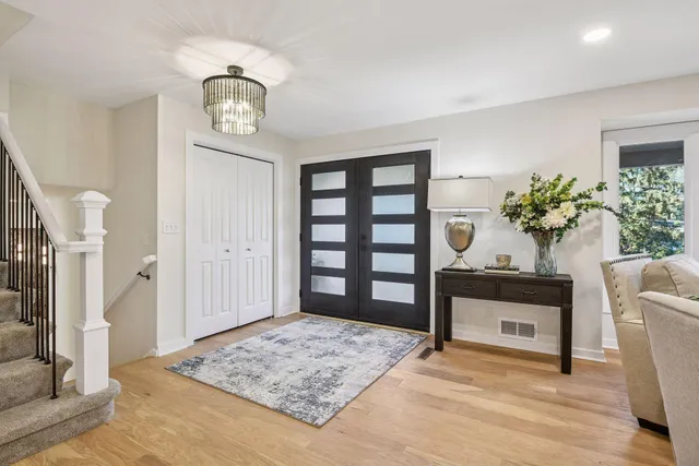 $929,900 | 2841 Mayfield Road, Minnetonka, MN 55391