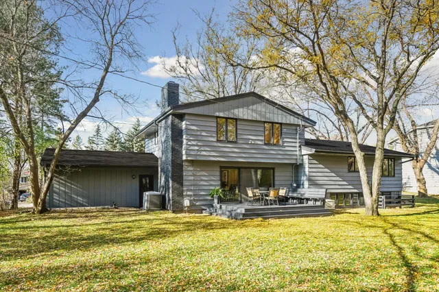 $929,900 | 2841 Mayfield Road, Minnetonka, MN 55391