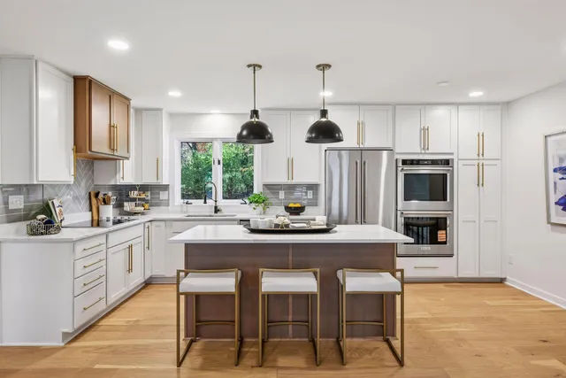 $929,900 | 2841 Mayfield Road, Minnetonka, MN 55391