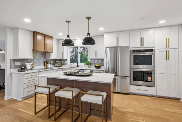 $929,900 | 2841 Mayfield Road, Minnetonka, MN 55391