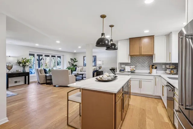 $929,900 | 2841 Mayfield Road, Minnetonka, MN 55391