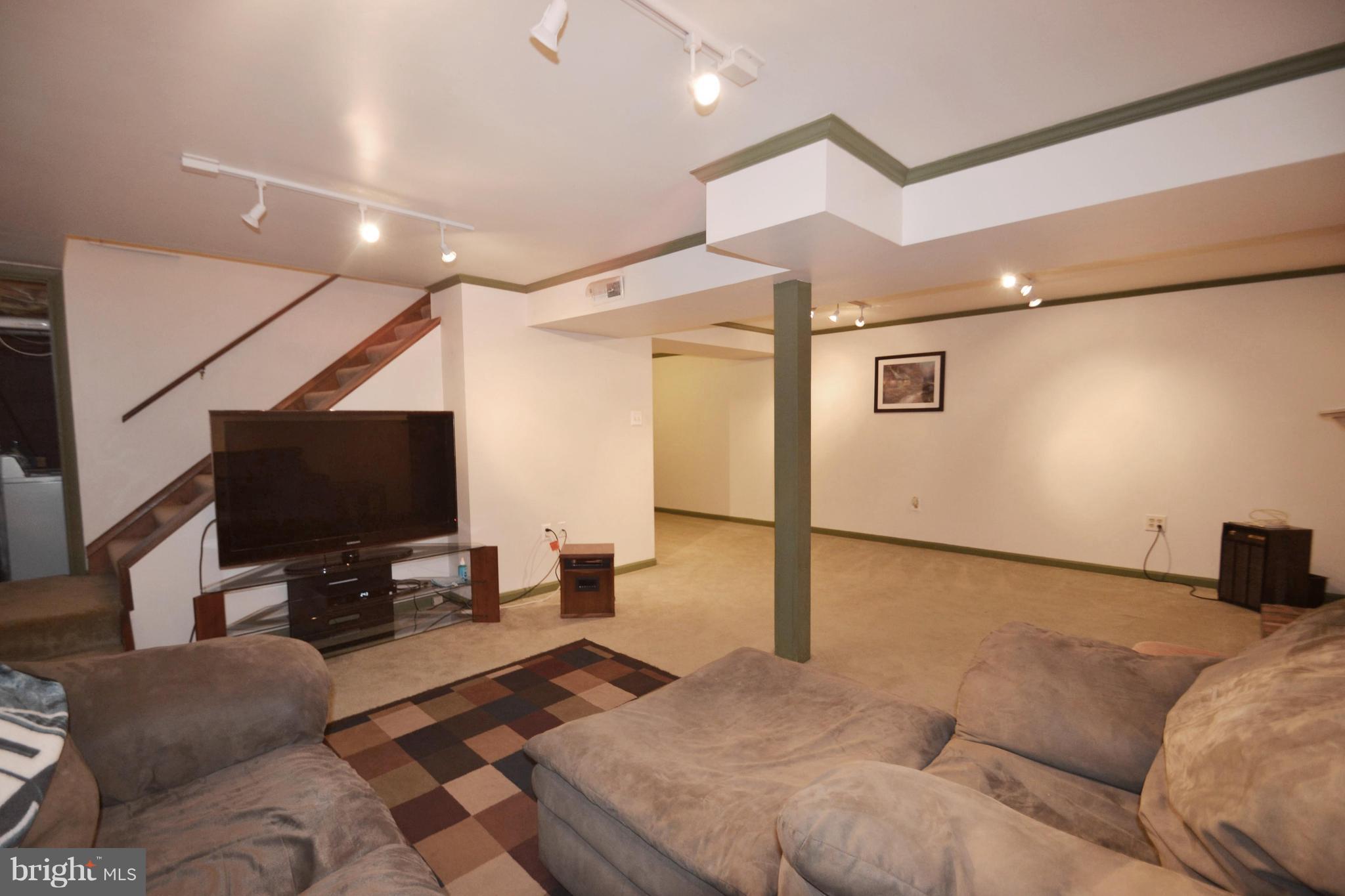 7416 Oakland Mills Road Columbia, MD 21046 - Photo 22 of 30 Family Room