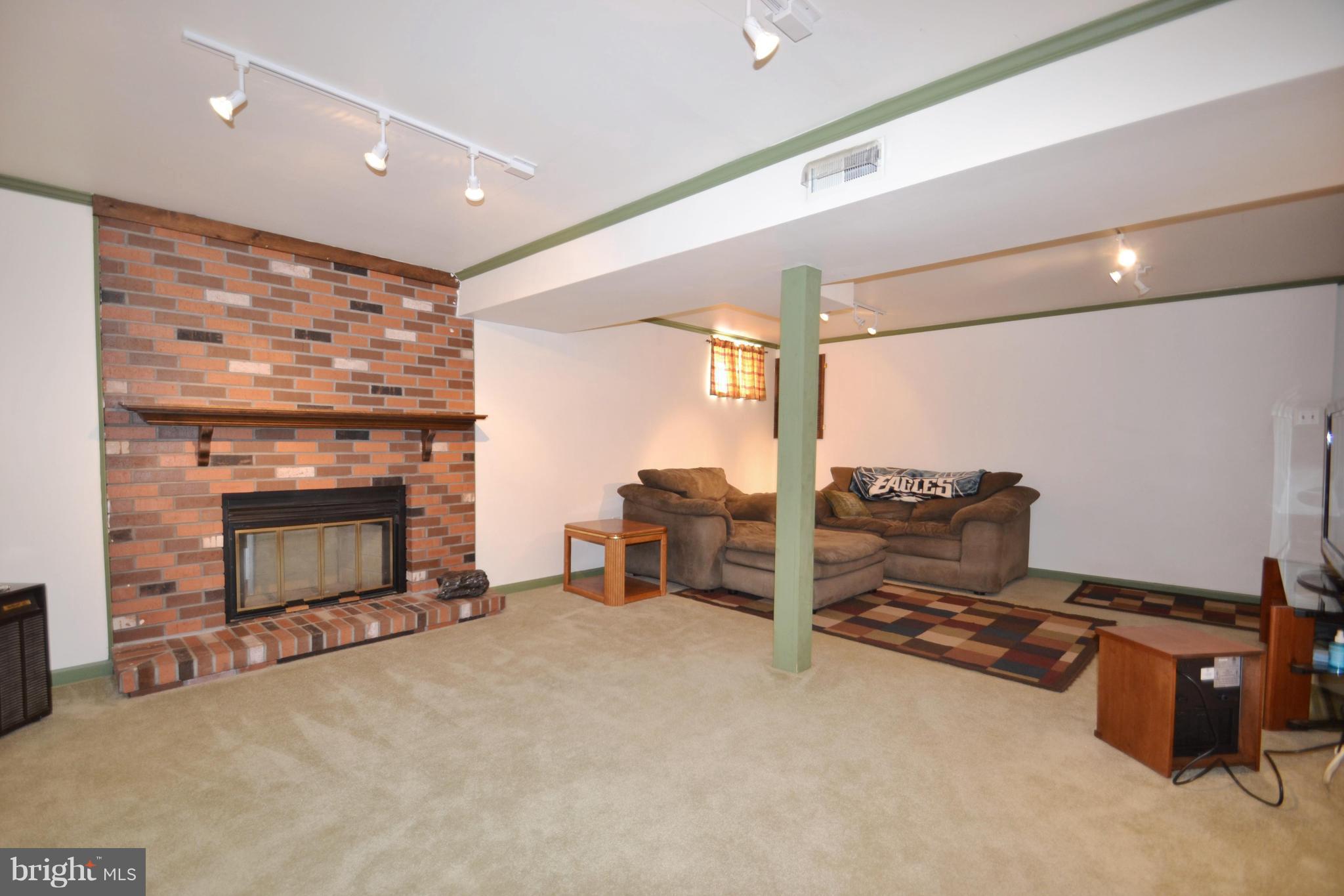 7416 Oakland Mills Road Columbia, MD 21046 - Photo 23 of 30 Family Room