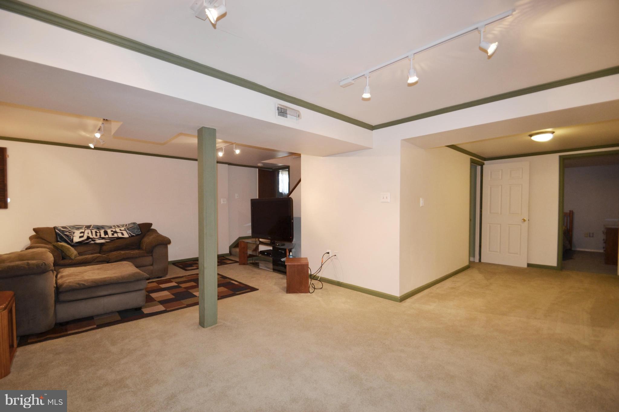 7416 Oakland Mills Road Columbia, MD 21046 - Photo 24 of 30 Family Room