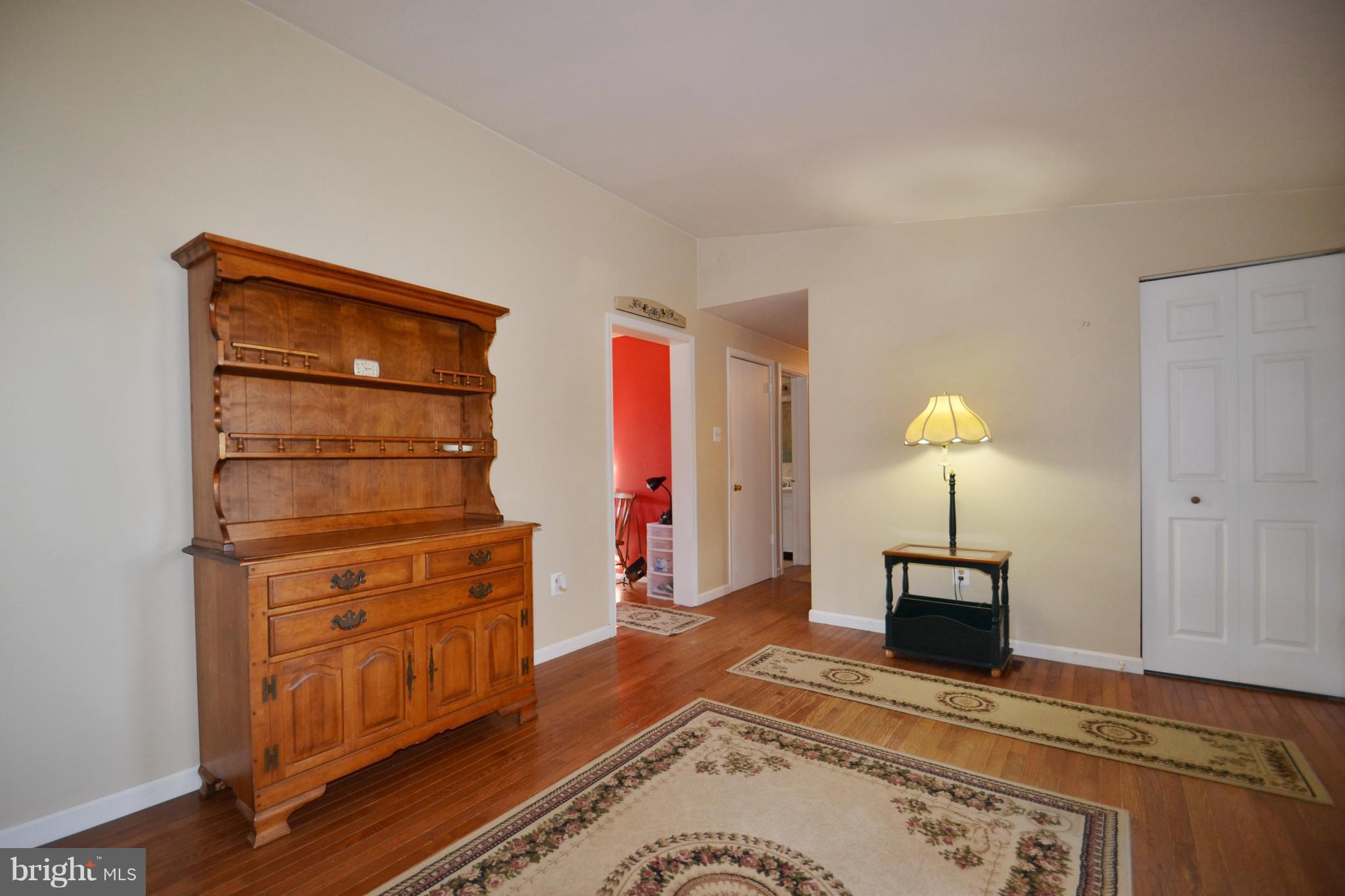 7416 Oakland Mills Road Columbia, MD 21046 - Photo 6 of 30 Living Room
