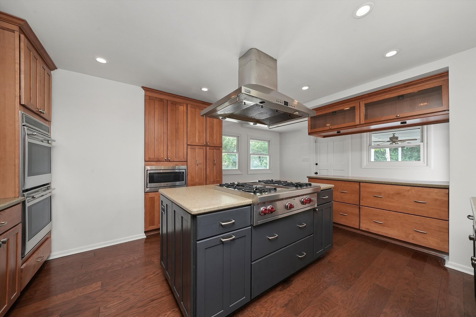 468 Holbrook Road Homewood, IL 60430 - Photo 12 of 32 Gallery Image 12
