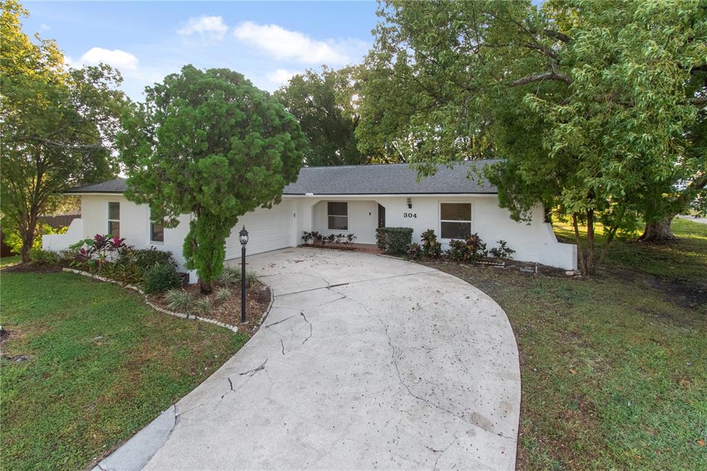 304 Barclay Avenue Altamonte Springs, FL 32701 - Photo 2 of 29 a front view of a house with a yard