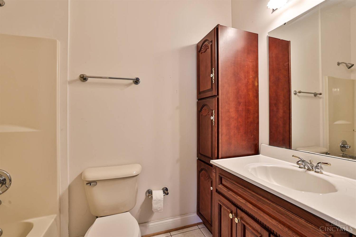 7248 Princeton Road Middletown, OH 45044 - Photo 36 of 66 Bedroom 2 full bathroom