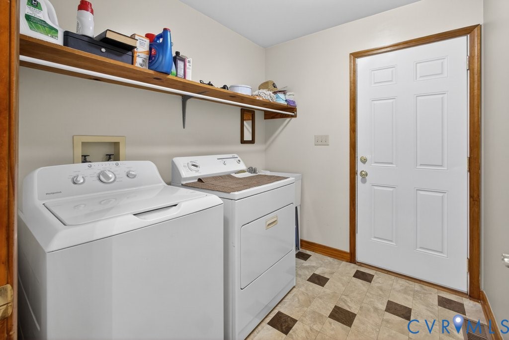 173 Covenant Way Bumpass, VA 23024 - Photo 27 of 55 a utility room with dryer and washer