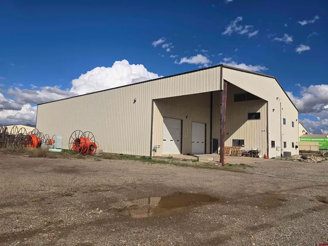 a view of parking area