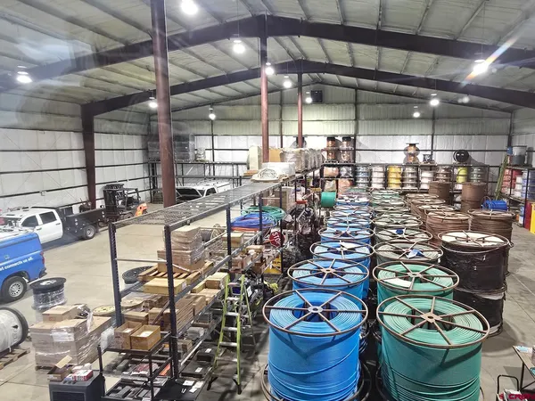 a city room with lots of potted plants