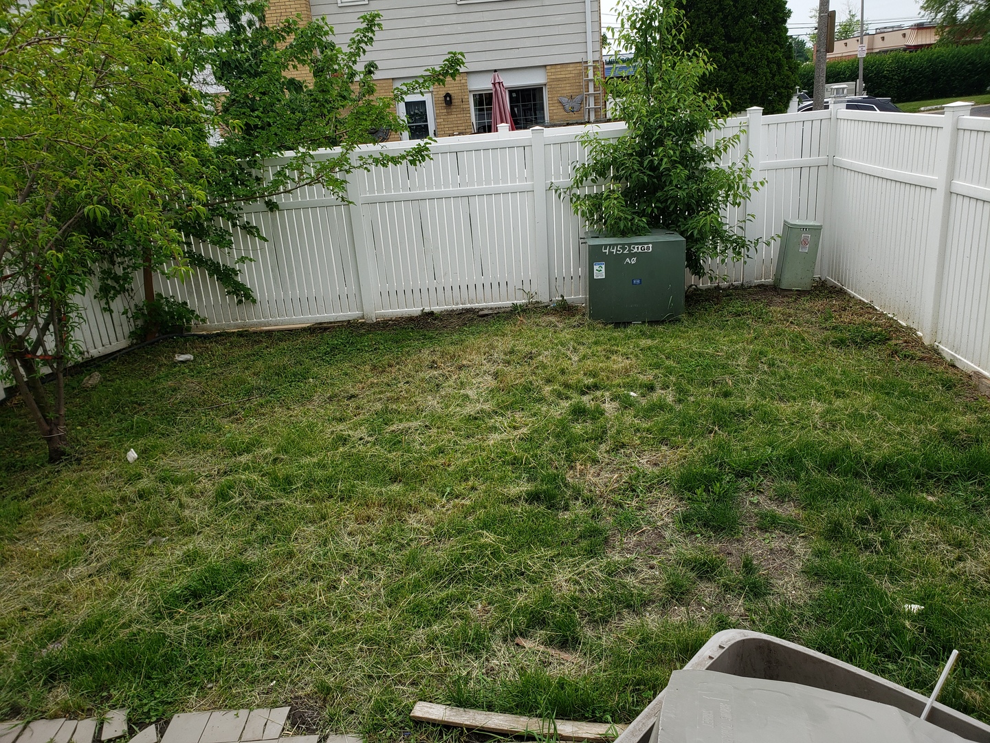 952 Virginia Lane Elmhurst, IL 60126 - Photo 7 of 11 a house view with a garden