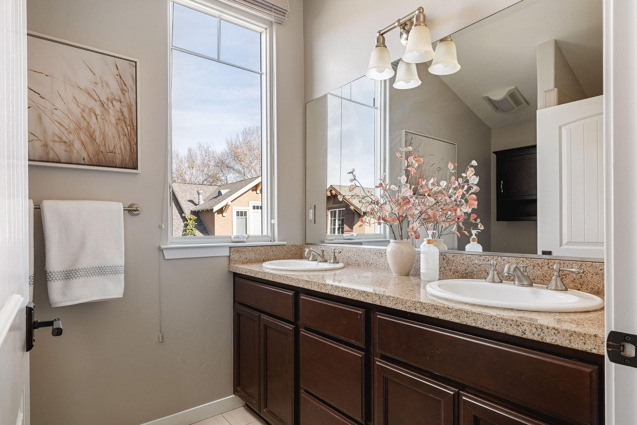 345 Kellogg Way, Unit 18 Goleta, CA 93117 - Photo 28 of 35 Primary Ensuite Bathroom