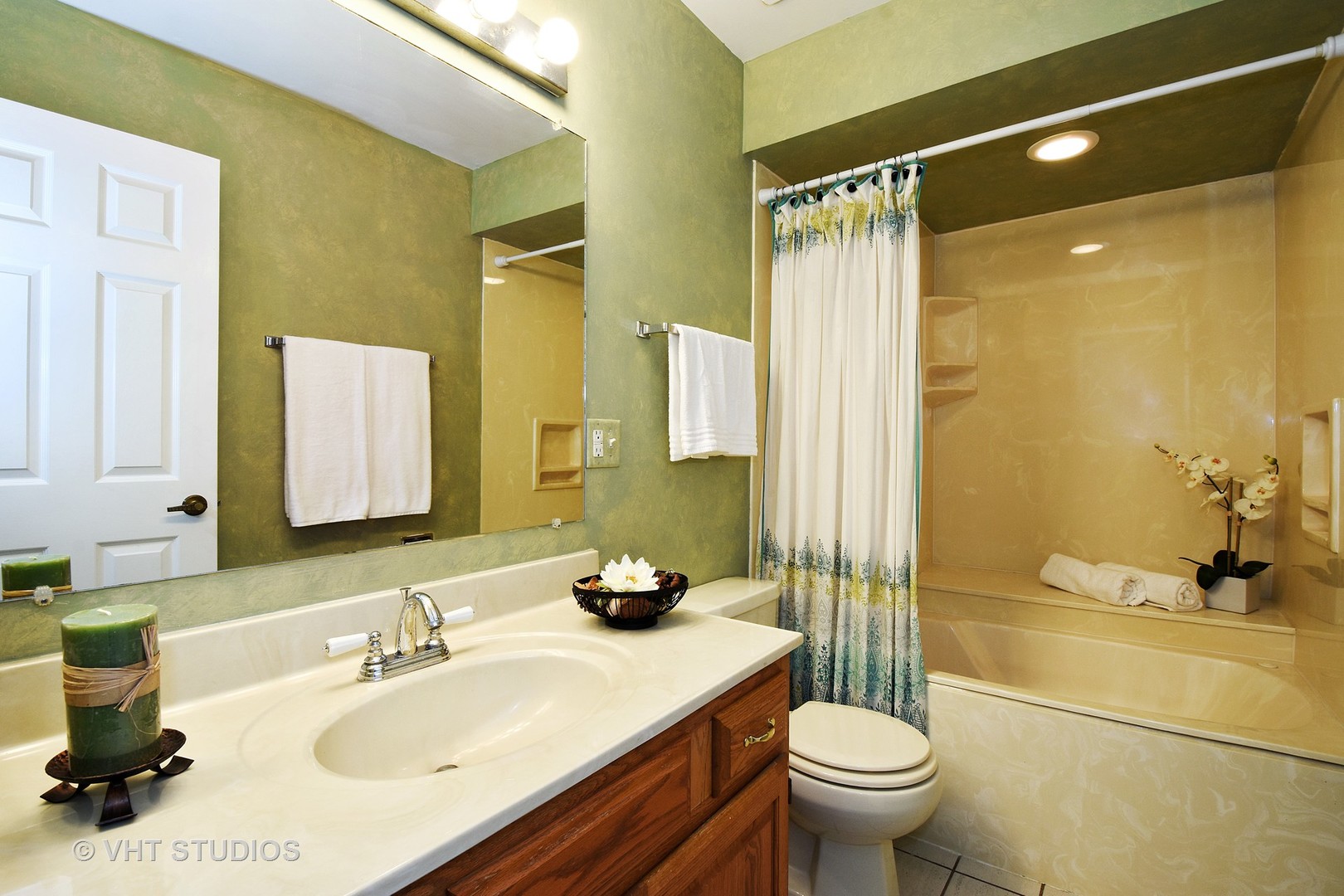 1320 Devonshire Road Buffalo Grove, IL 60089 - Photo 18 of 25 a bathroom with a sink toilet and shower