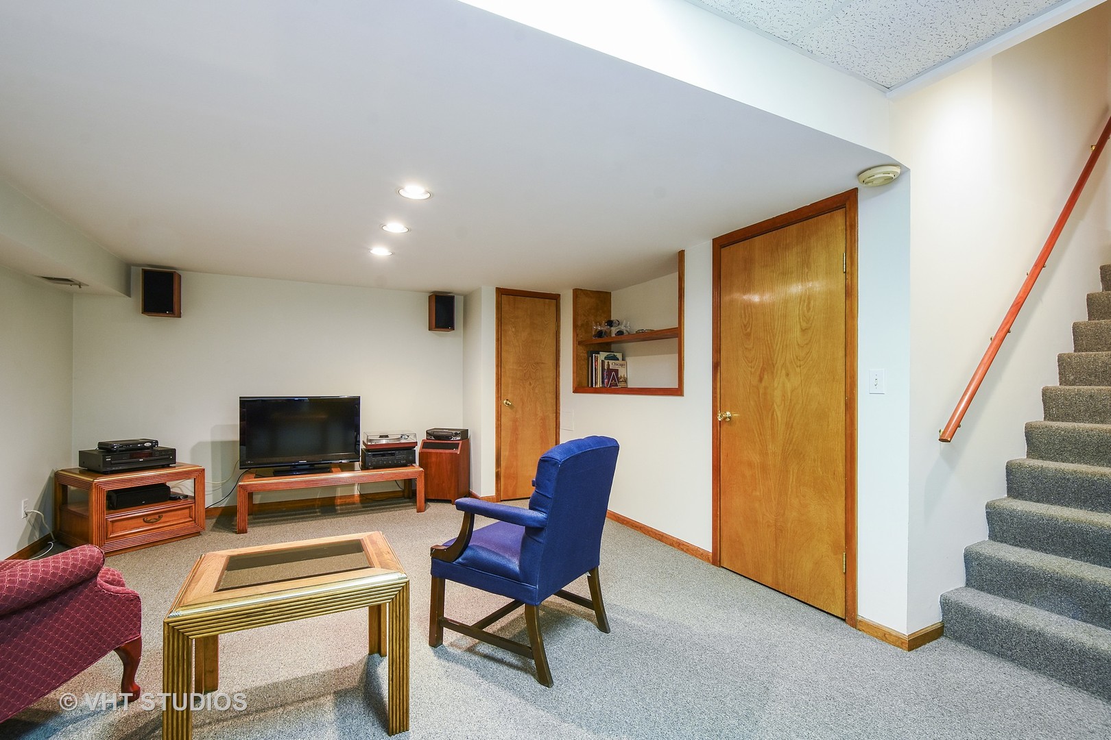 1320 Devonshire Road Buffalo Grove, IL 60089 - Photo 19 of 25 a living room with furniture and a flat screen tv