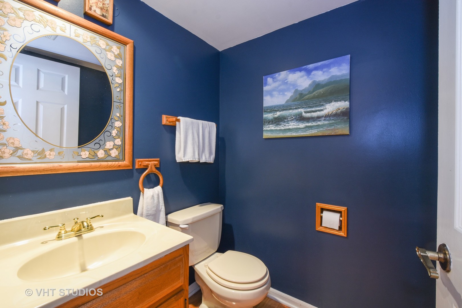 1320 Devonshire Road Buffalo Grove, IL 60089 - Photo 21 of 25 a bathroom with a toilet a sink and mirror