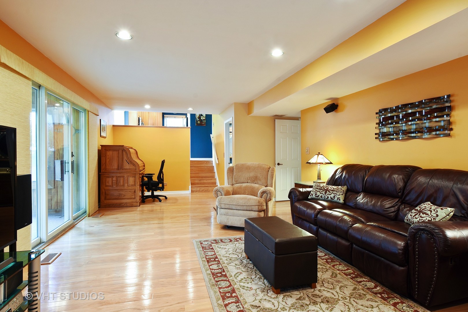1320 Devonshire Road Buffalo Grove, IL 60089 - Photo 10 of 25 a living room with furniture