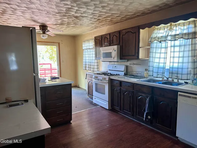 $180,000 | 332 Center Street, Corinth, NY 12822