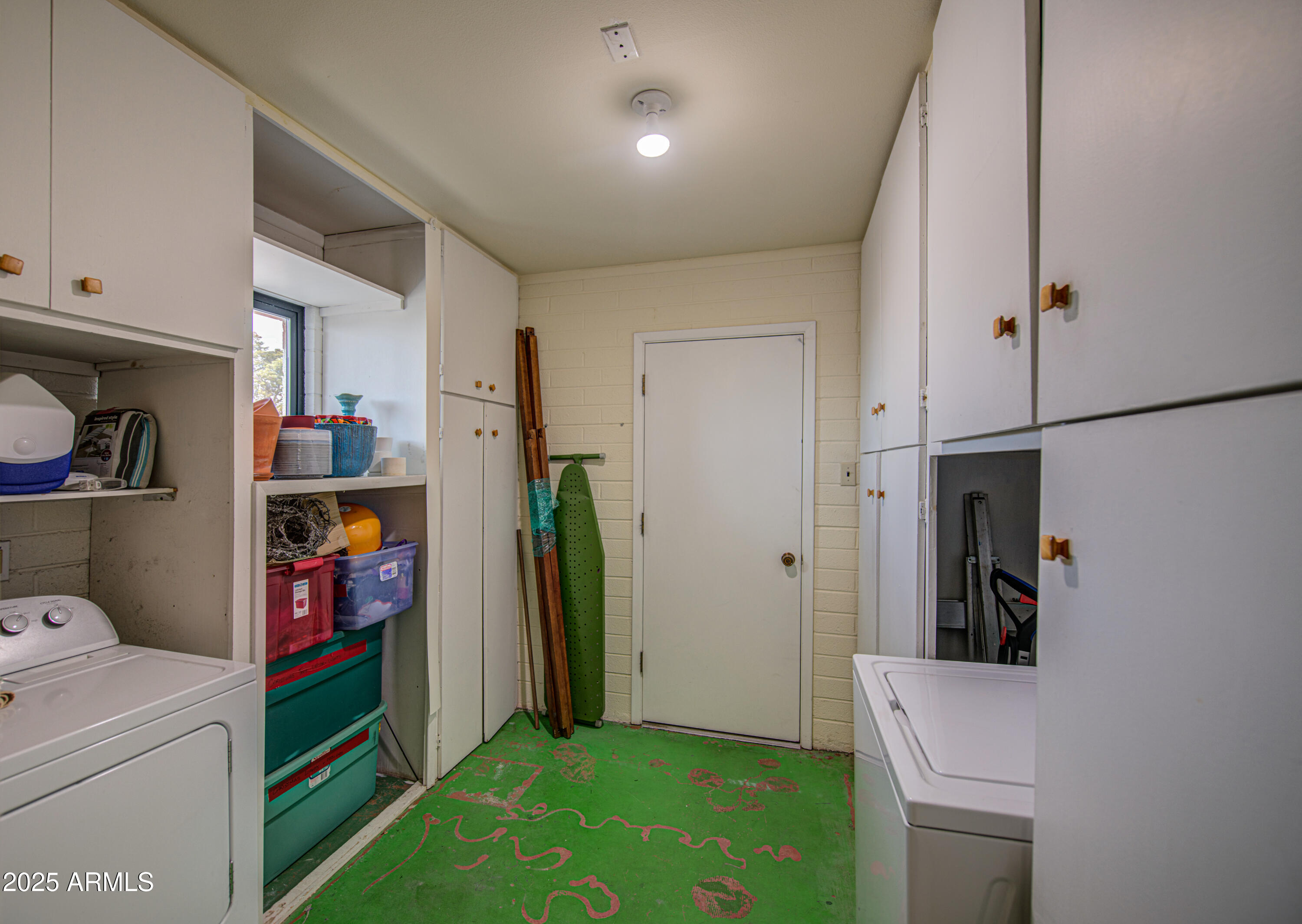 5331 East Dodge Street Mesa, AZ 85205 - Photo 29 of 35 Laundry